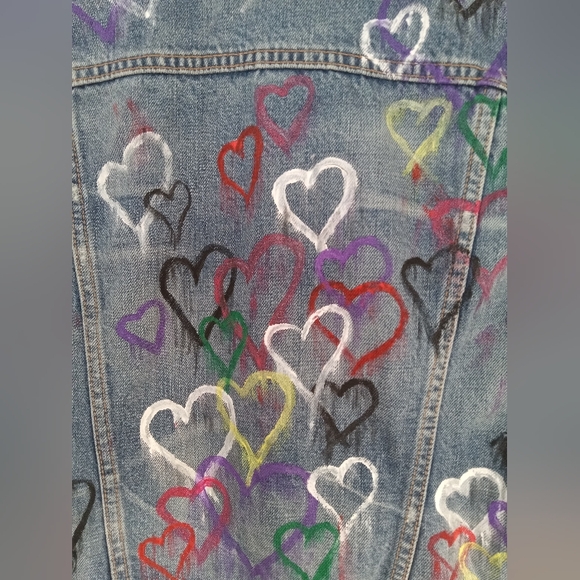 VINTAGE CUSTOM HAND PAINTED MULTICOLORED HEART GRAFFITI  BLUE DENIM JACKET XS - Picture 2 of 6